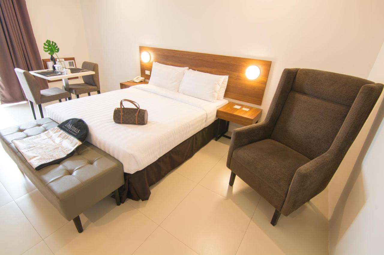 Mango Suites Cauayan Exterior photo