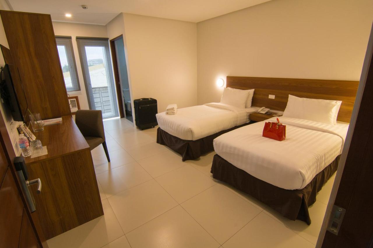 Mango Suites Cauayan Exterior photo